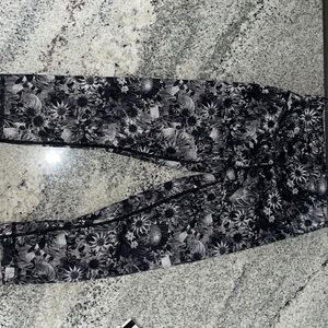 Lululemon black flowers crop leggings